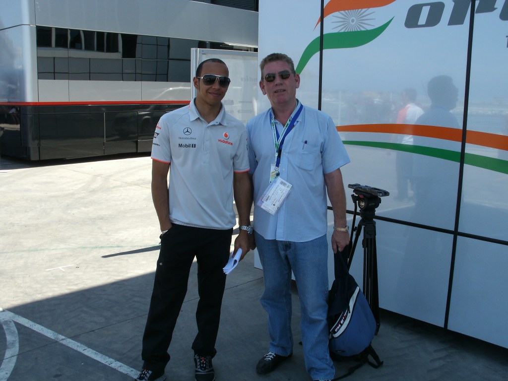Tony Driver Interaction @ Valencia, pics by @p2pc2e and some random dudes, like the one with Alonso