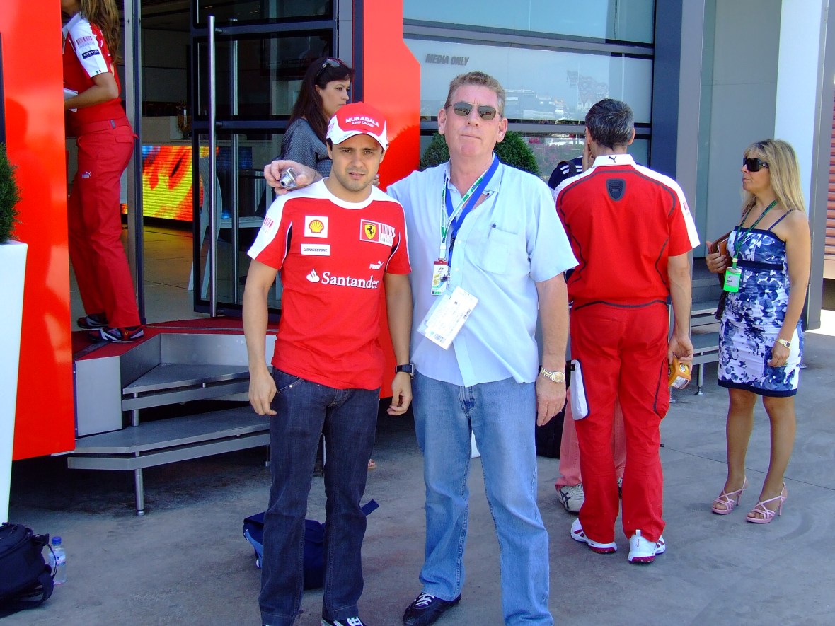 Tony Driver Interaction @ Valencia, pics by @p2pc2e and some random dudes, like the one with Alonso