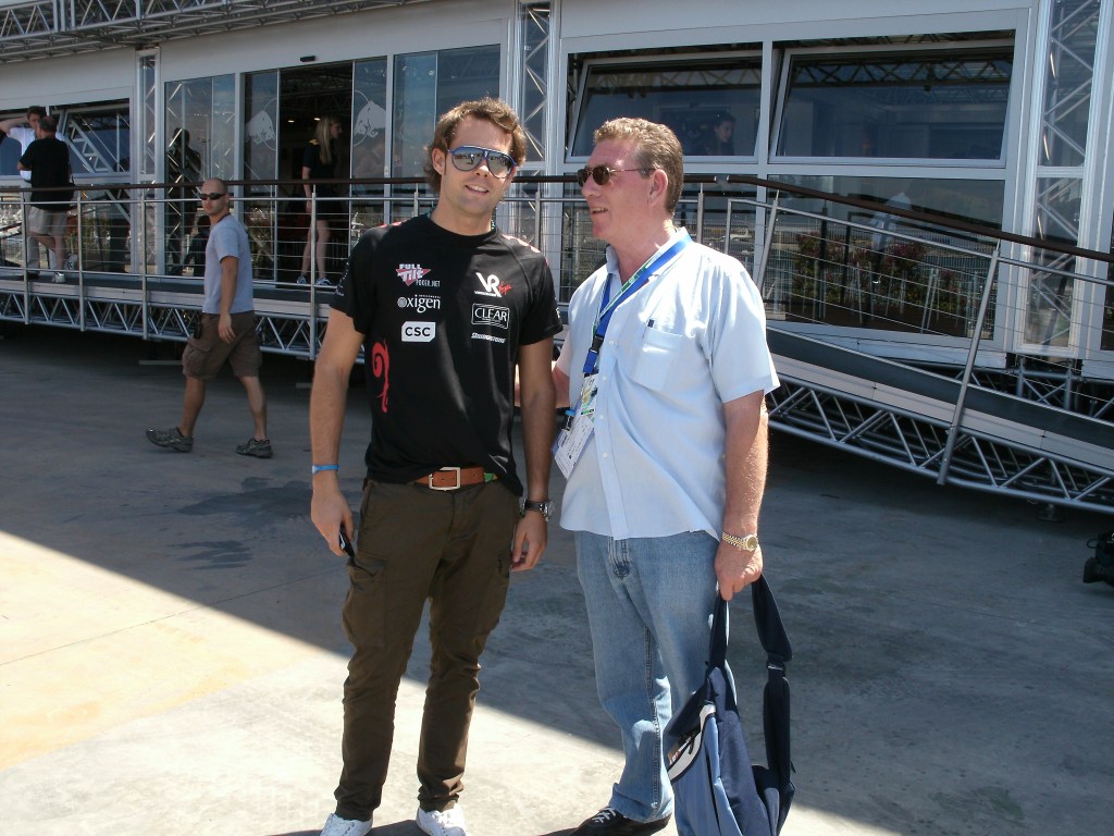 Tony Driver Interaction @ Valencia, pics by @p2pc2e and some random dudes, like the one with Alonso