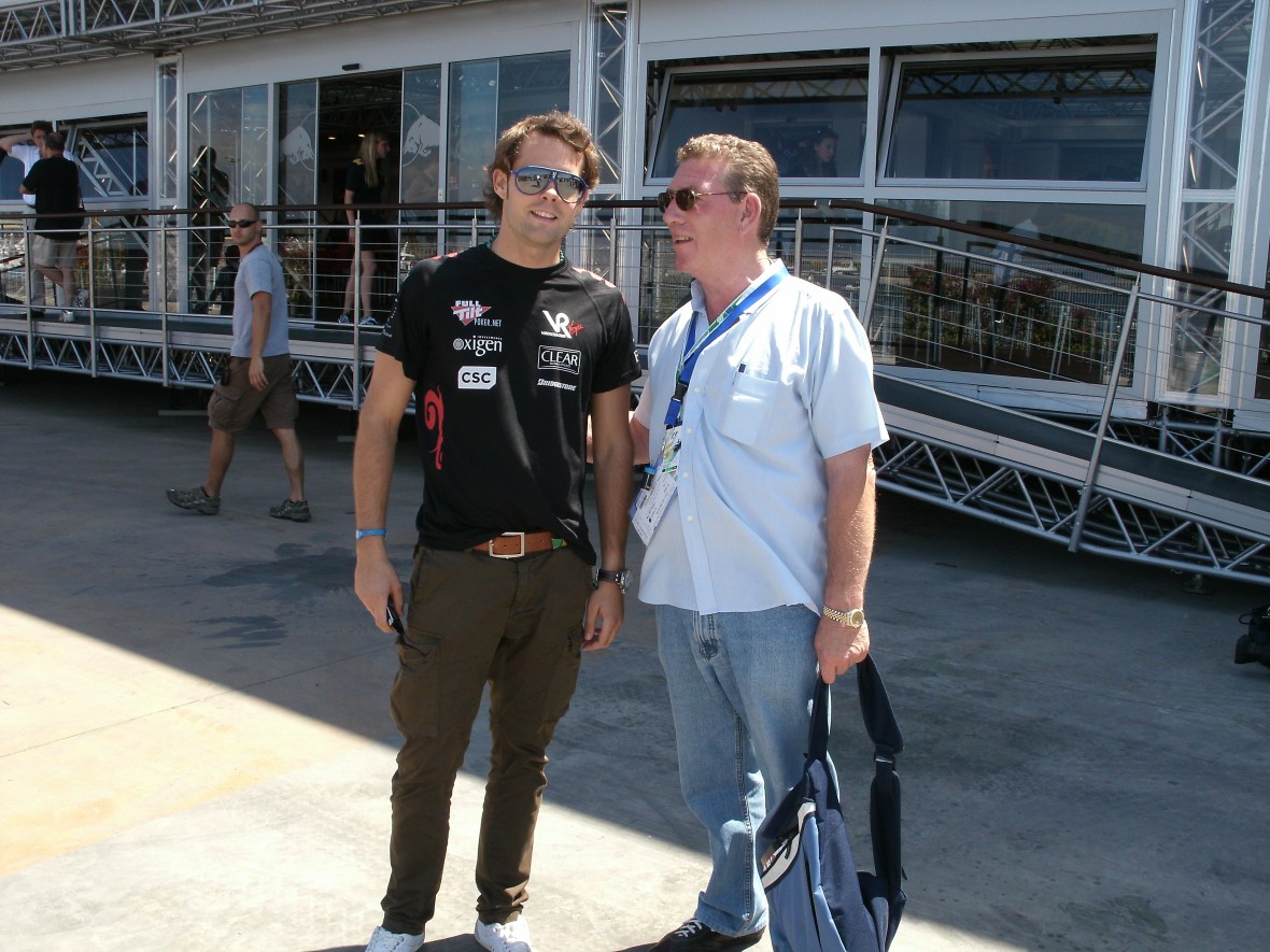 Tony Driver Interaction @ Valencia, pics by @p2pc2e and some random dudes, like the one with Alonso