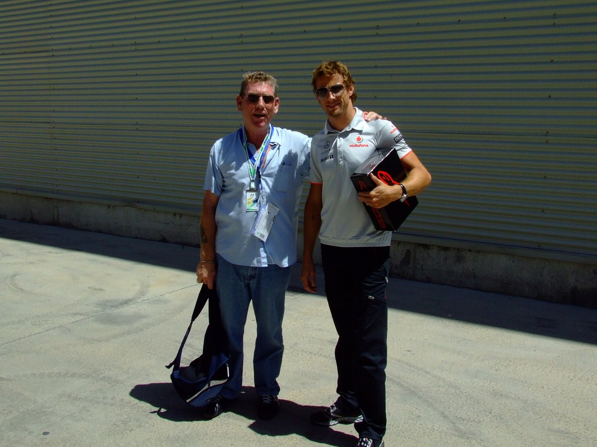 Tony Driver Interaction @ Valencia, pics by @p2pc2e and some random dudes, like the one with Alonso