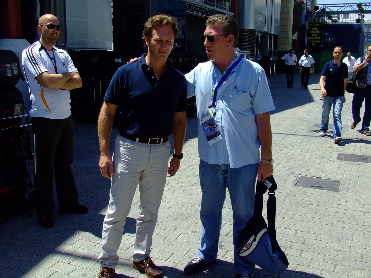 Tony Driver Interaction @ Valencia, pics by @p2pc2e and some random dudes, like the one with Alonso