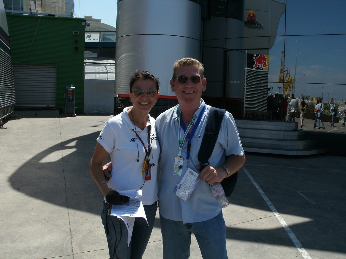 Tony Driver Interaction @ Valencia, pics by @p2pc2e and some random dudes, like the one with Alonso
