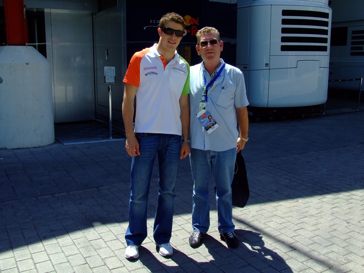 Tony Driver Interaction @ Valencia, pics by @p2pc2e and some random dudes, like the one with Alonso