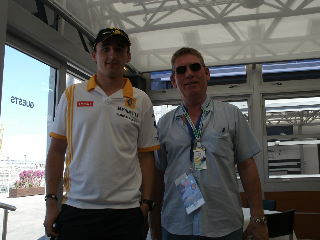 Tony Driver Interaction @ Valencia, pics by @p2pc2e and some random dudes, like the one with Alonso