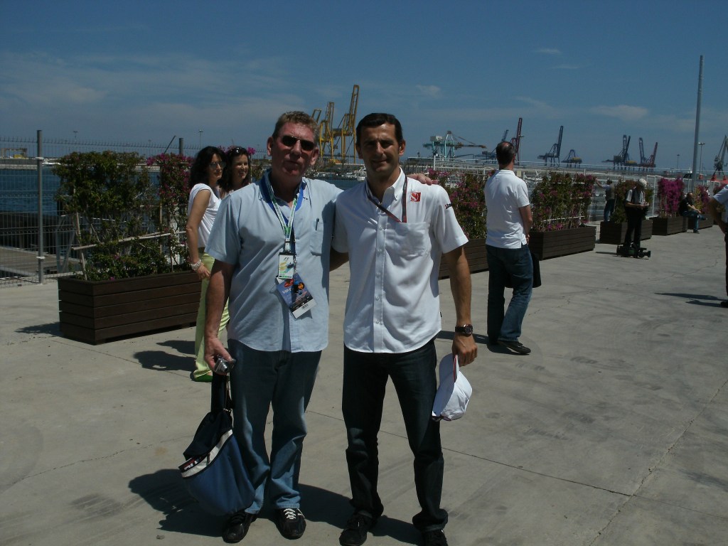 Tony Driver Interaction @ Valencia, pics by @p2pc2e and some random dudes, like the one with Alonso