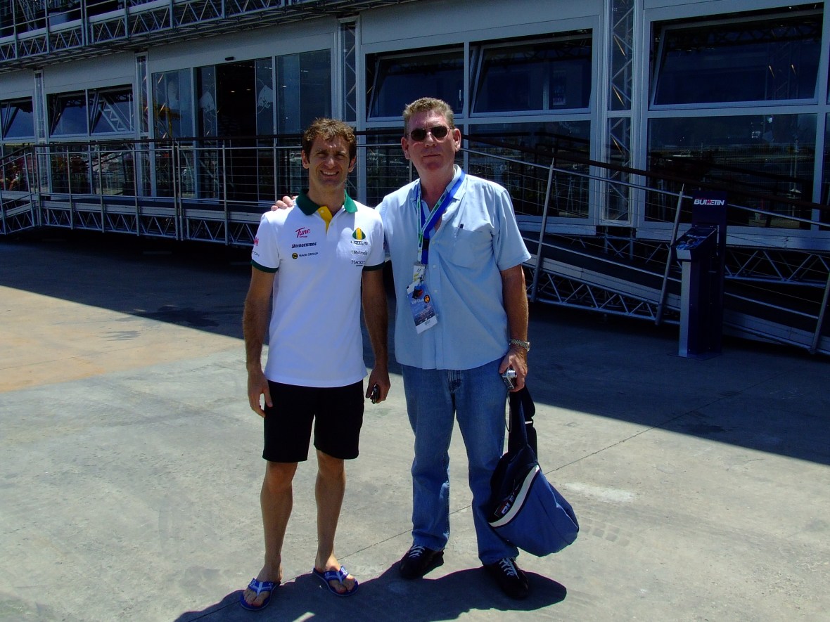 Tony Driver Interaction @ Valencia, pics by @p2pc2e and some random dudes, like the one with Alonso