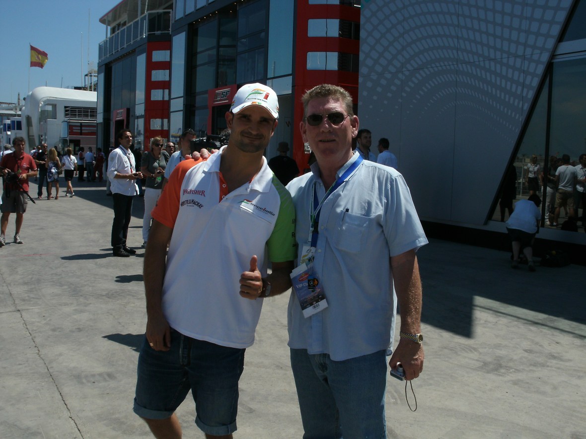 Tony Driver Interaction @ Valencia, pics by @p2pc2e and some random dudes, like the one with Alonso