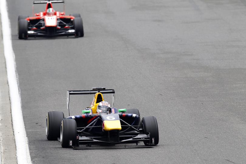 foto-daniil-kvyat-gp3-spa