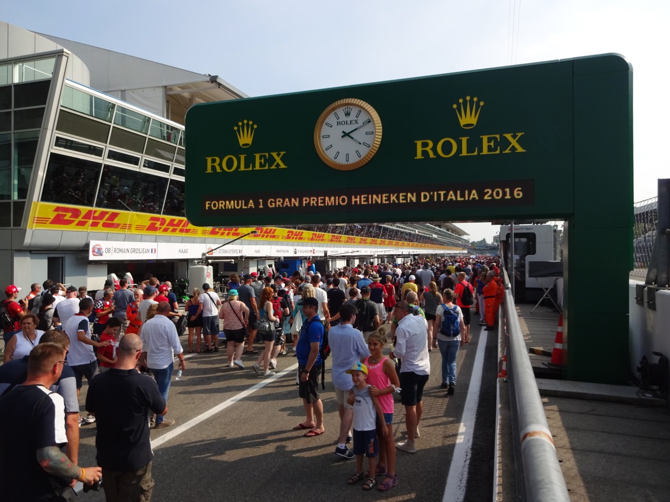 monza-thursday-fan-pit-walk